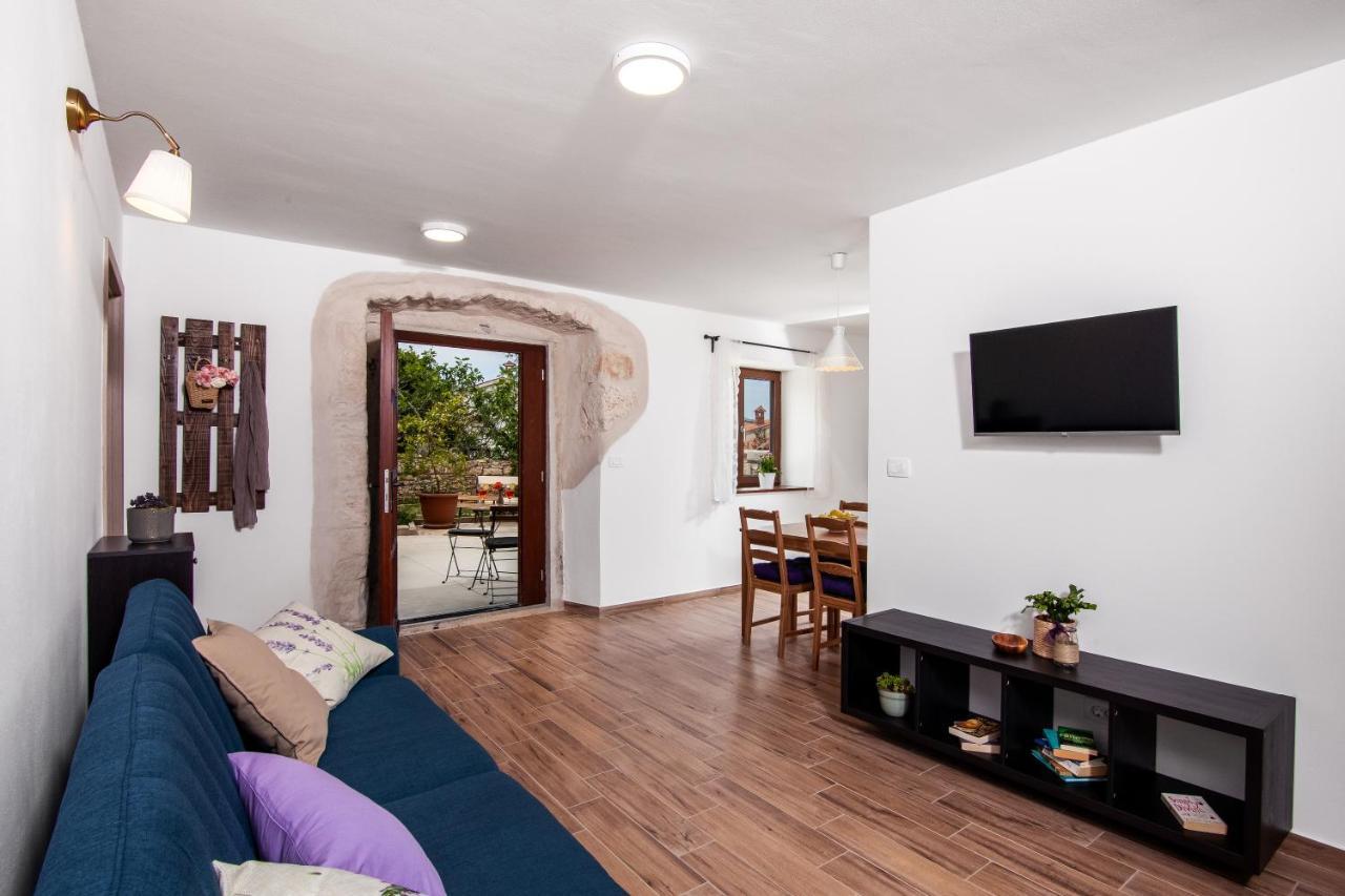 Apartments Tiny Garden Медулин Экстерьер фото