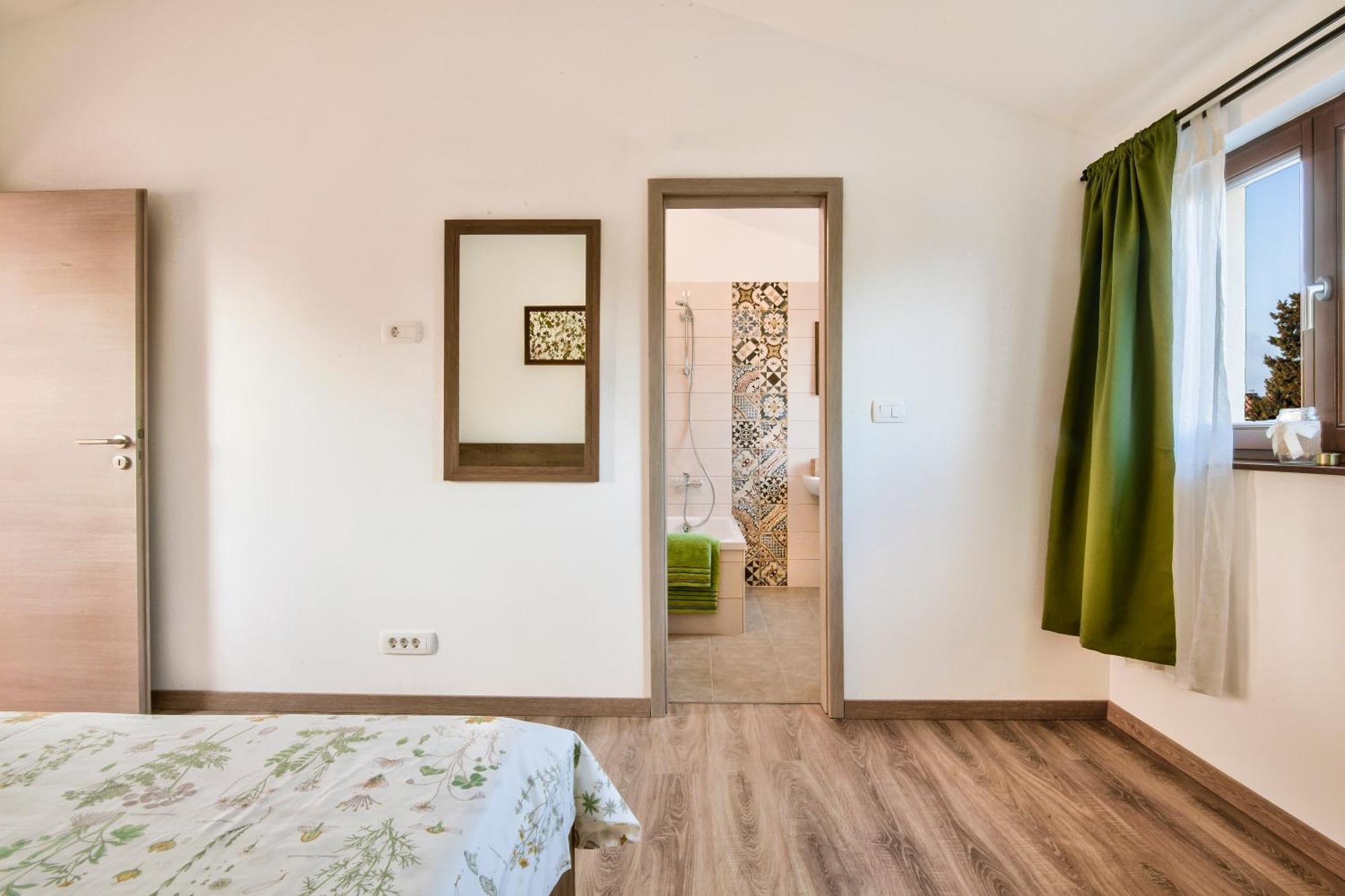 Apartments Tiny Garden Медулин Экстерьер фото